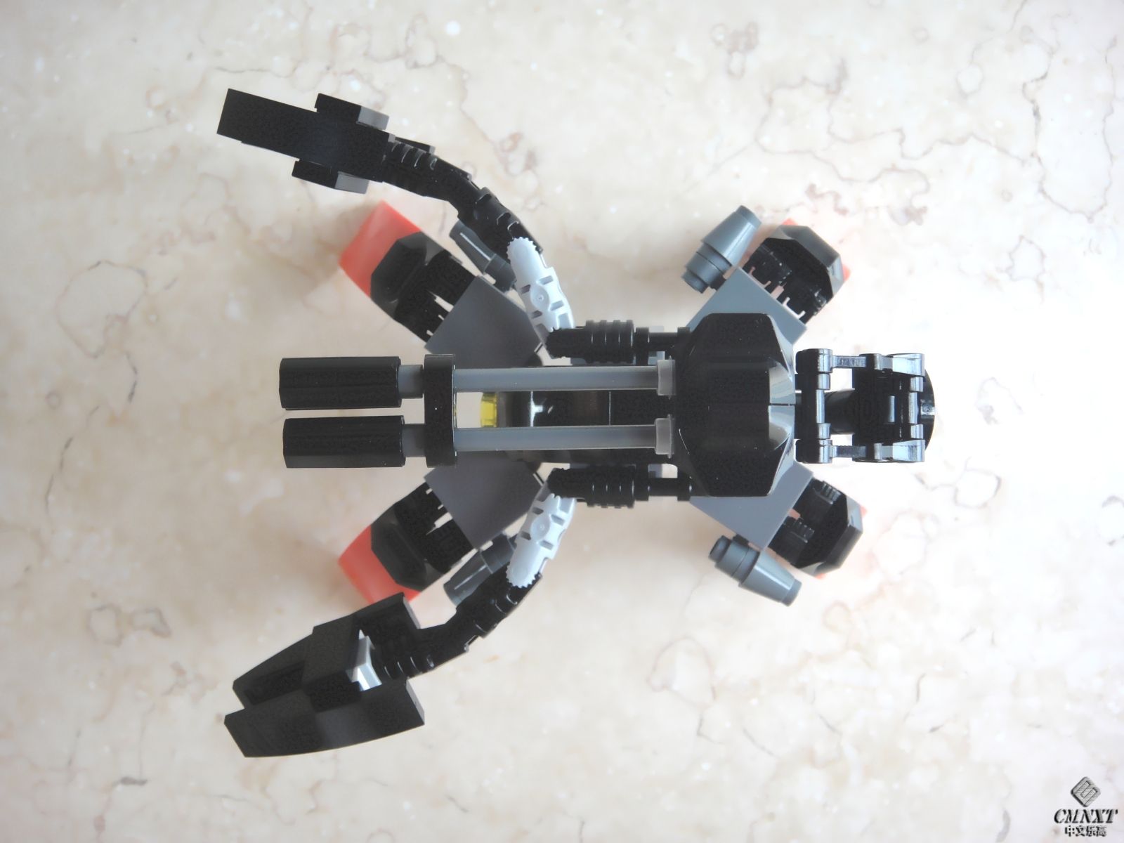 LEGO MOC - Evil Beats Scorpion 05 Up.JPG