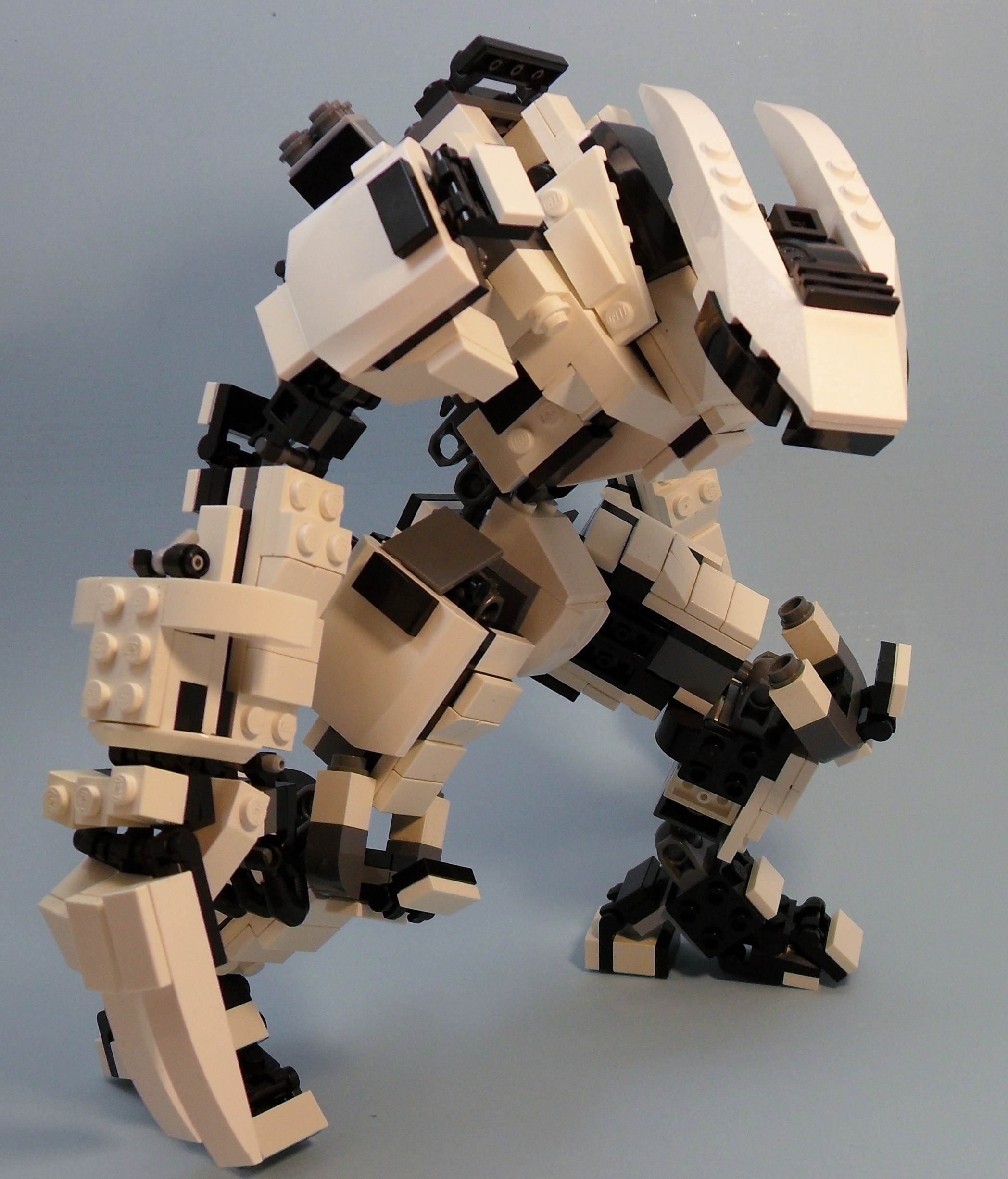 LEGO MOC - Robot Einherjar.jpg