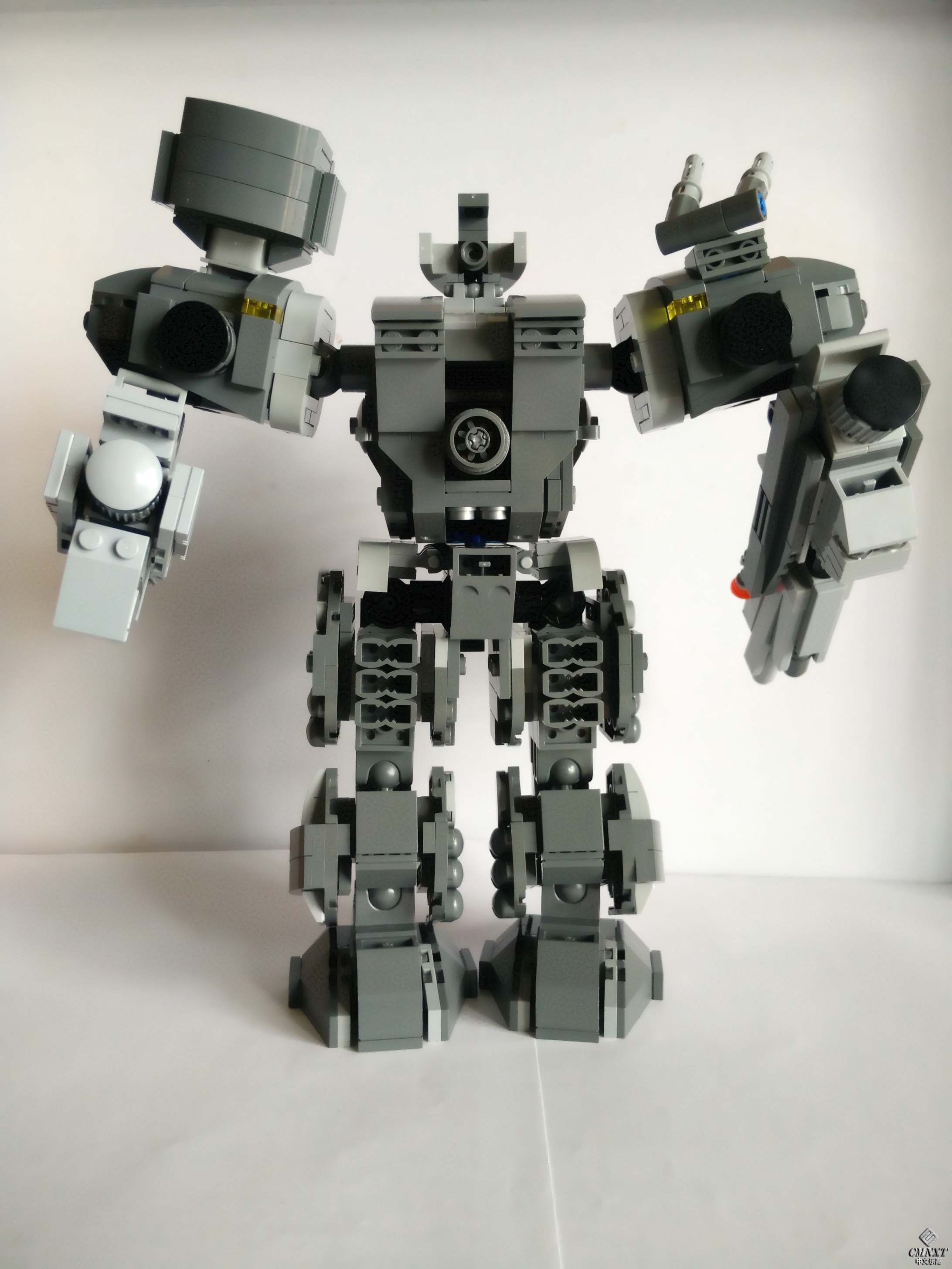 LEGO MOC Conqueror Heavy Armo 02.jpg