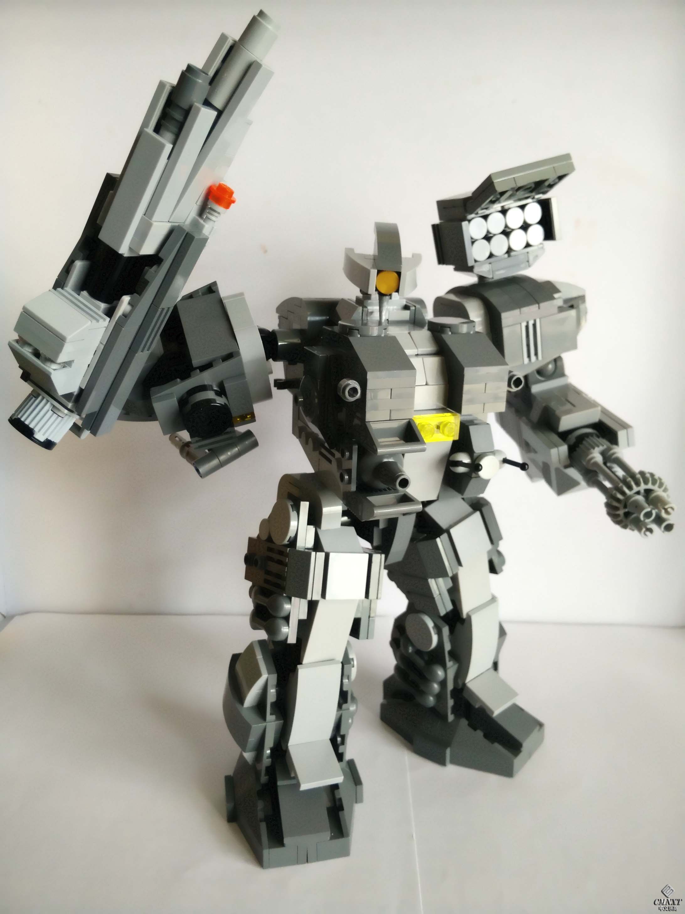 LEGO MOC Conqueror Heavy Armo 03.jpg