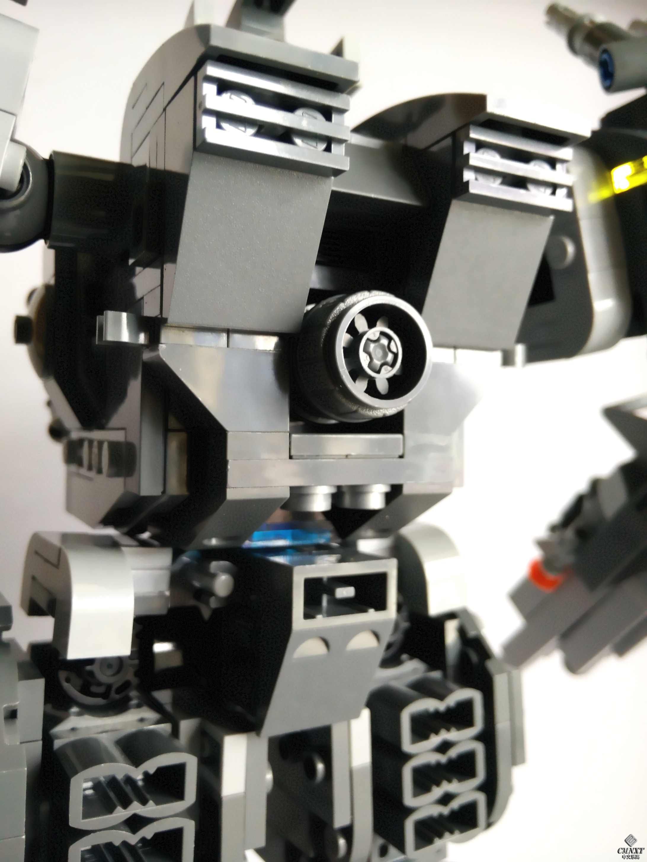 LEGO MOC Conqueror Heavy Armo 07.jpg