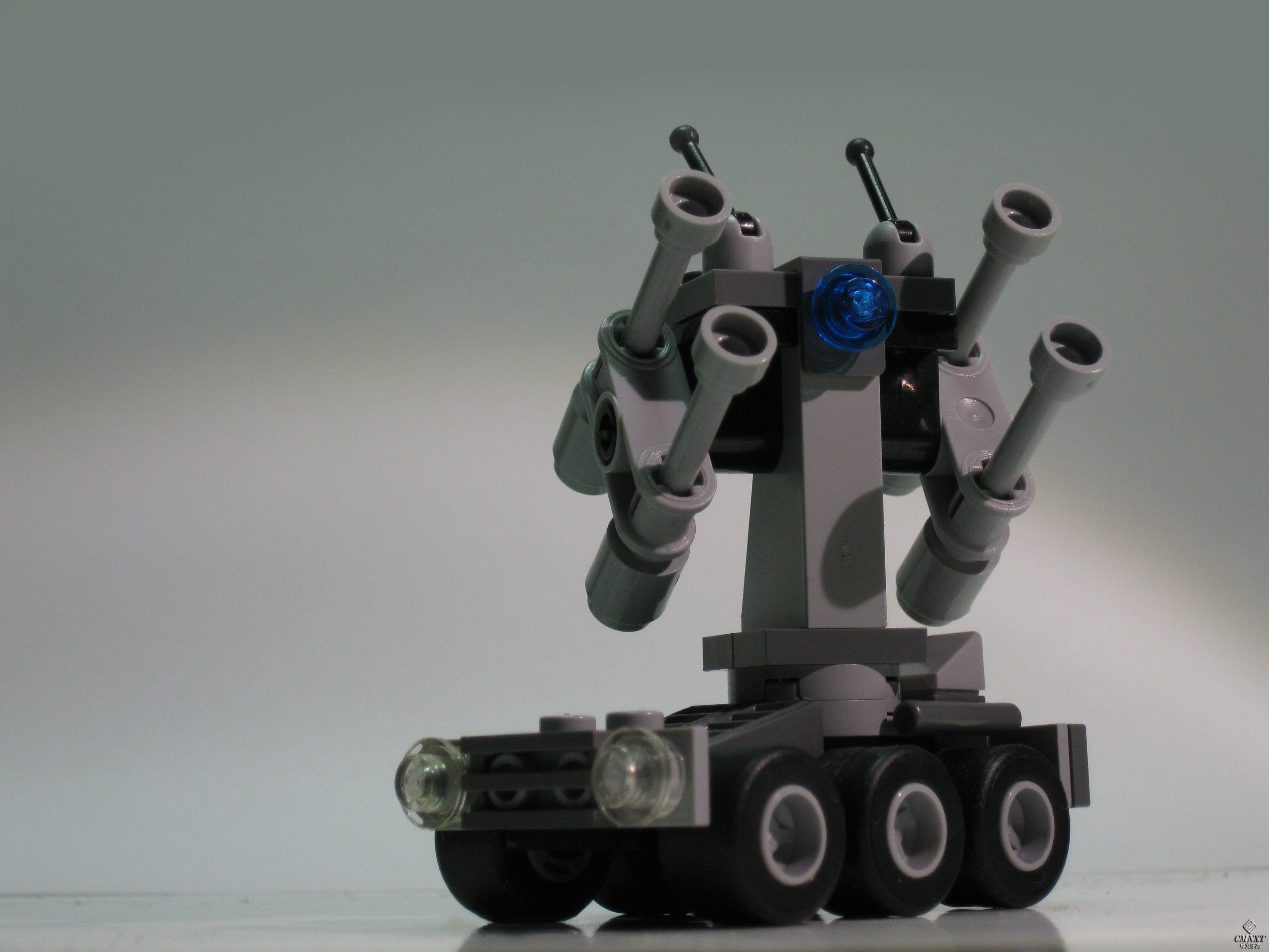LEGO MOC Rob Tank.jpg