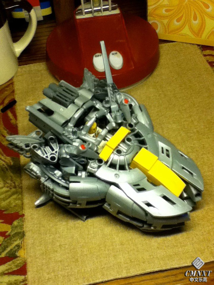LEGO MOC Space 093 bionicle tablescrap fighter.jpg