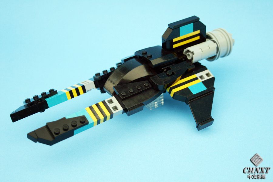 LEGO MOC Space 327 Electric RaVVen..jpg