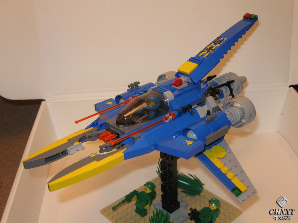 LEGO MOC Space 346 ADU Vic Viper.jpg