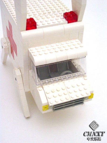 LEGO MOC Art 031 Rabbit ambulance 05 - Nathan Sawaya.jpg