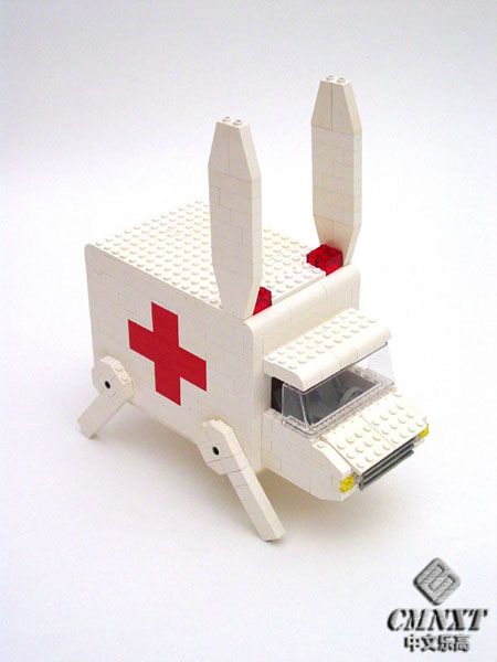 LEGO MOC Art 030 Rabbit ambulance 04 - Nathan Sawaya.jpg