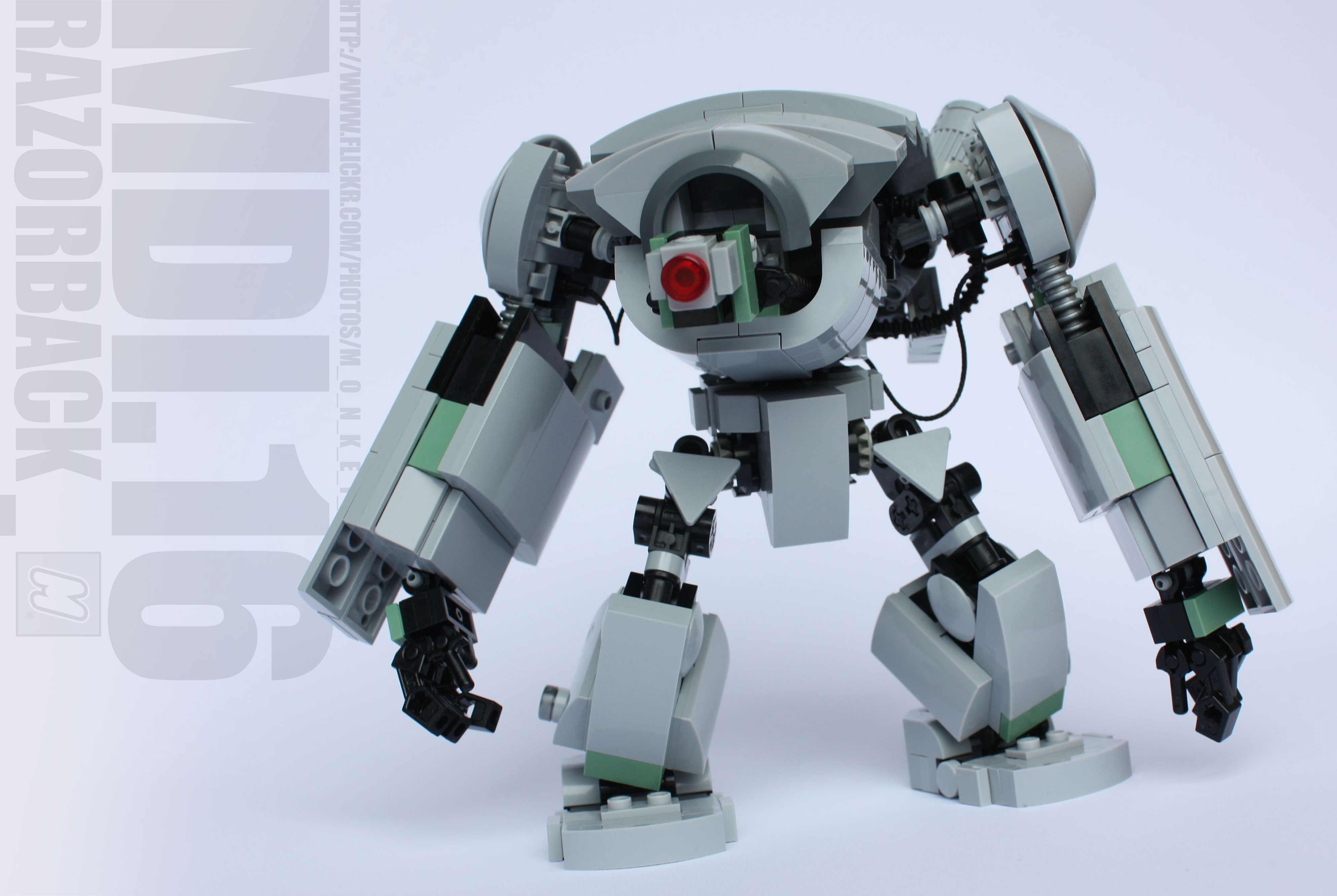 LEGO MOC - Robot MDI16 Razorback 01.jpg