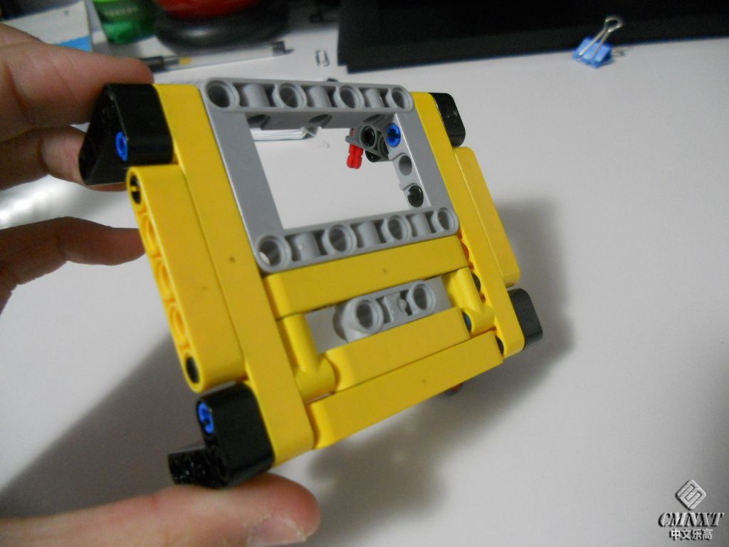 LEGO camera stand 002.jpg