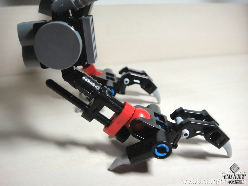 LEGO MOC - Cyclops Crane Mecha 09.jpg