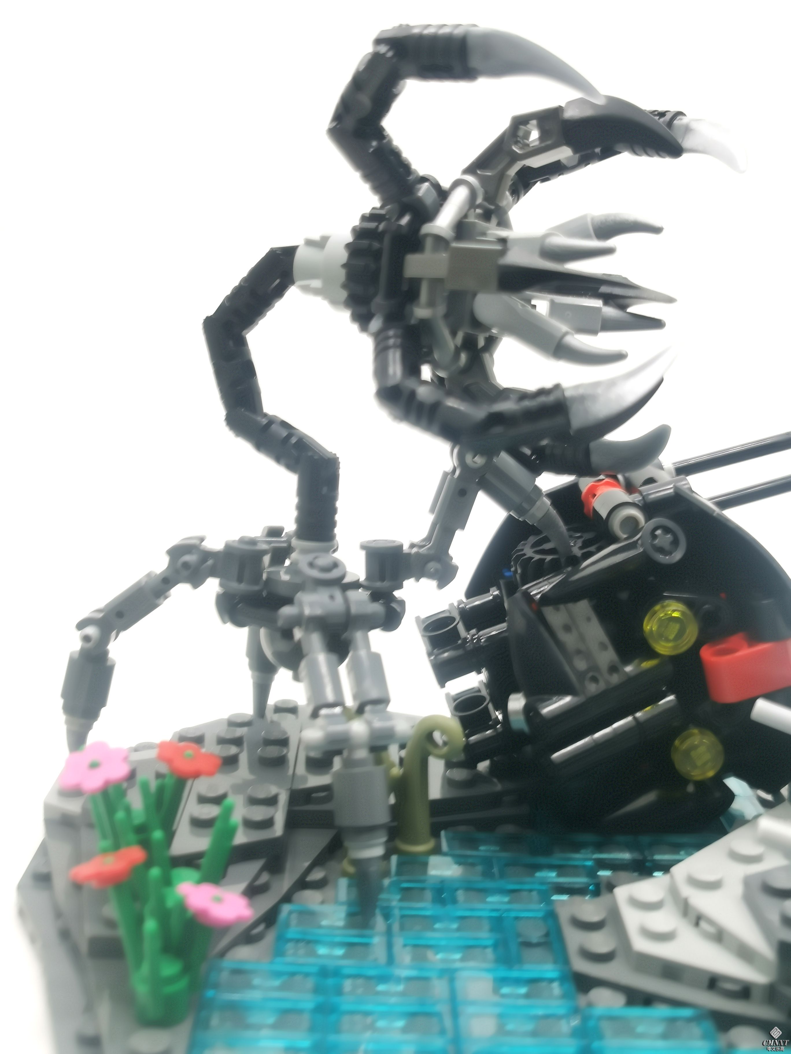 LEGO MOC 食人花的攻击 Attack of the corpse flower 05 small.jpg